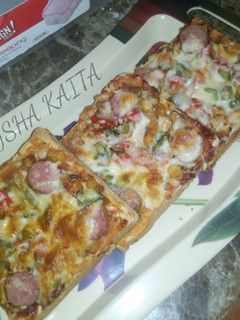 A picture of Bread pizza.