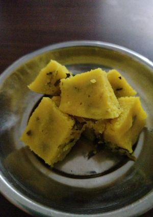 A picture of Semolina instant dhokla.
