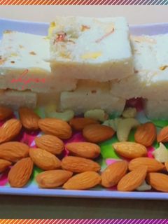 स्टीम छैना सन्देश मिठाई(Steam chena sandesh mithai recipe in Hindi) रेसिपी मुख्य फोटो
