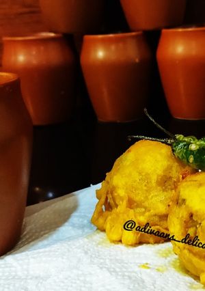 A picture of Batata Vada.