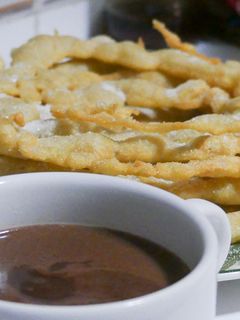 Una foto de Chocolate con Buñuelos (Extremeños)