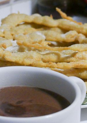 Una foto de Chocolate con Buñuelos (Extremeños)