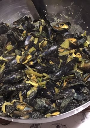Une photo de Moules au céleri,oignon de roscoff et curry