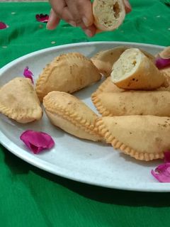 मावा गुजिया (Mawa gujiya recipe in Hindi) रेसिपी मुख्य फोटो
