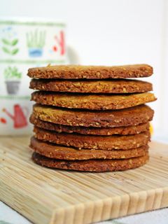 Una foto de Galletas crujientes de avena y naranja