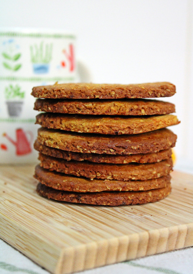 Una foto de Galletas crujientes de avena y naranja