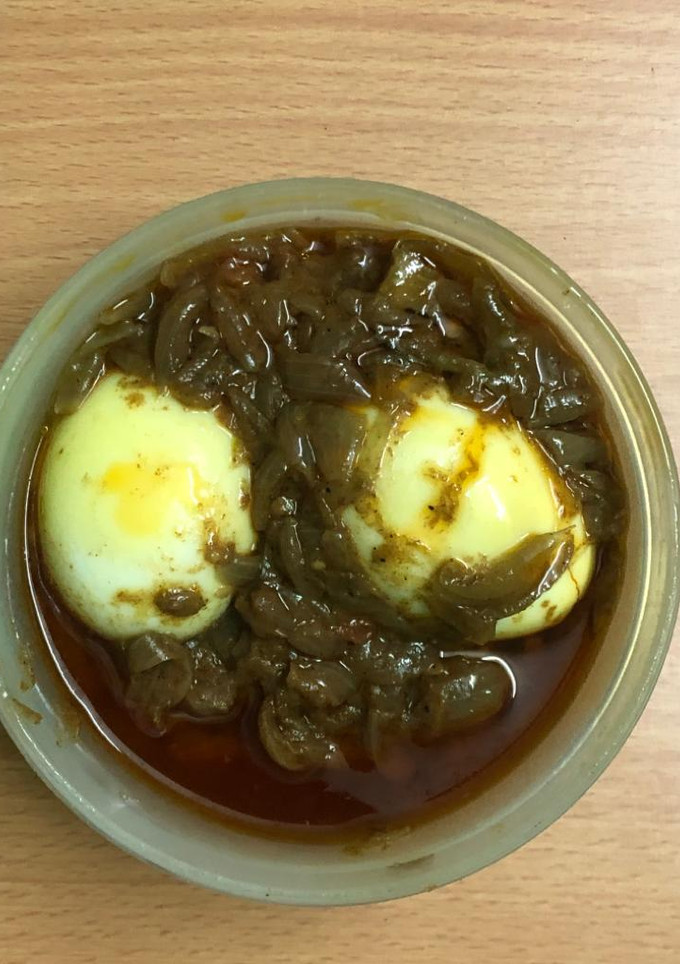 வெங்காயம் முட்டை கிரேவி (Onion Egg Gravy Recipe in Tamil) செய்முறை முக்கிய புகைப்படம்