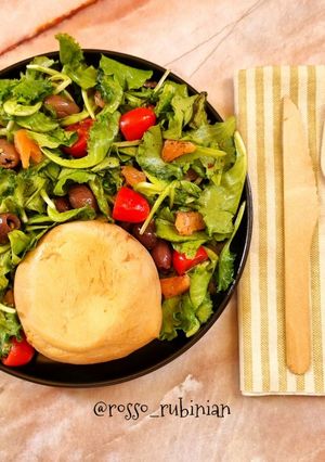 Foto di Insalata di lattughino con mozzarella affumicata