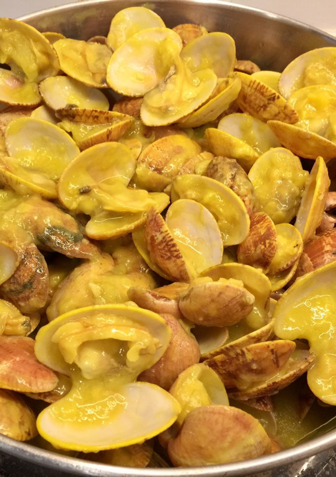 Una foto de Almejas en salsa