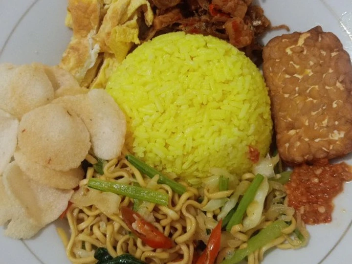 Cara Sederhana Membuat Resep  Nasi Kuning simpel yang Enak, Enak Banget