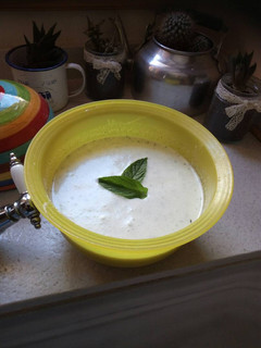Una foto de Entrante frío de yogur y pepino con menta