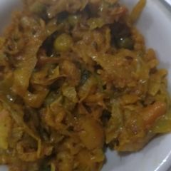 A picture of Aloo pata ghobhi ki sabji.
