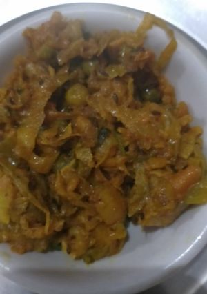 A picture of Aloo pata ghobhi ki sabji.