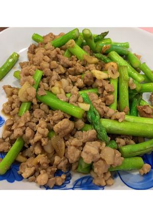 รูปของ หน่อไม้ฝรั่งผัดหมูสับ