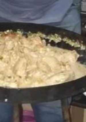 Una foto de Pollo al disco con verdeo y crema