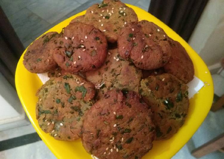 Recipe of Any-night-of-the-week Methi Mathri(Soya Flour)