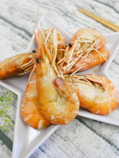 氣炸鍋「胡椒蝦」簡單完成餐廳菜。 的食譜成品照片