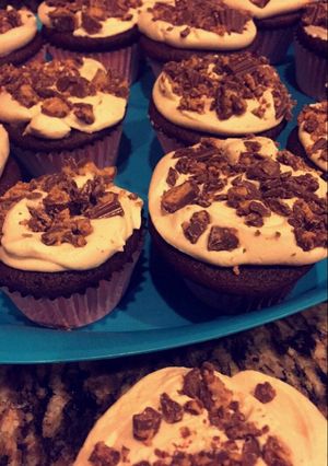 A picture of Reese's cupcakes .