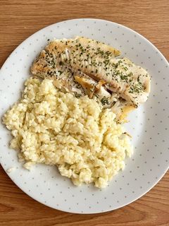 Una foto de Merluza con arroz cocido 🍚
