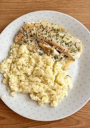 Una foto de Merluza con arroz cocido 🍚