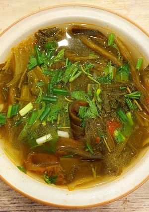 Hình của món Canh chua dưa và tảo xoắn Chi Lê.