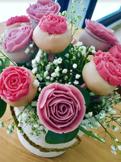 Una foto de Cake pops en forma de rosa para San Valentín