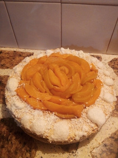 Una foto de Torta de chantilly y durazno con Coco