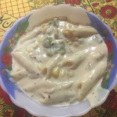 Pasta in white sauce A picture of Pasta in white sauce.
