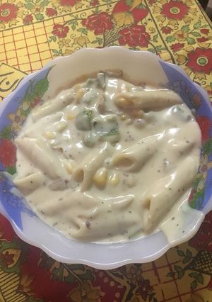 A picture of Pasta in white sauce.