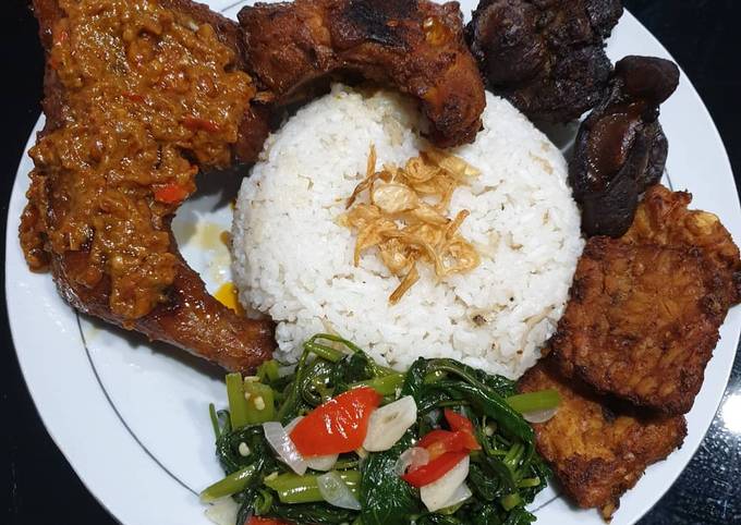 Resep Ayam panggang siram bumbu rujak Anti Gagal