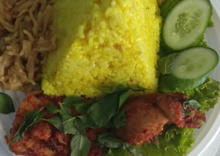 Resep Nasi Kuning Tumpeng Mini Ayam Bumbu Rujak Yang Lezat