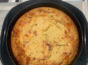 Une photo de Cake aux lardons, bacon, gruyère râpé et 1 camembert