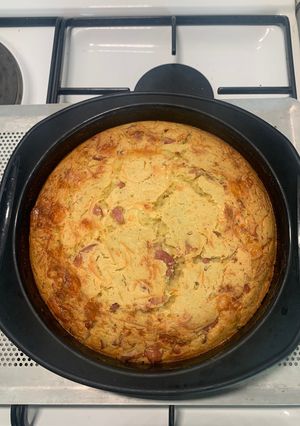 Une photo de Cake aux lardons, bacon, gruyère râpé et 1 camembert