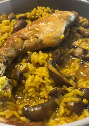 Foto principal de Arroz meloso de conejo y portobello