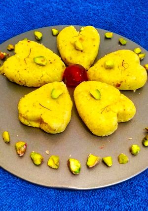 A picture of Kesar pista sandesh.