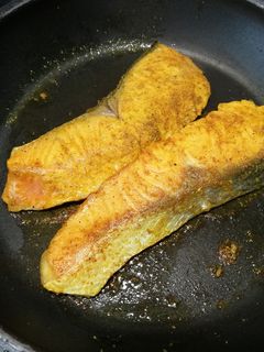 Una foto de Salmón al curry estilo Rosa