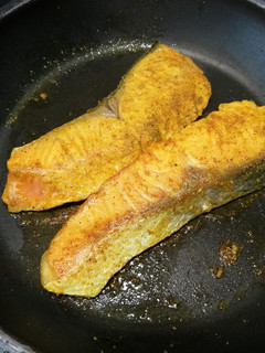 Una foto de Salmón al curry estilo Rosa