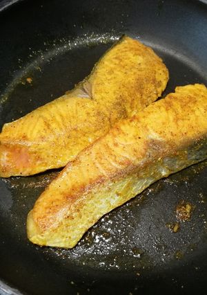 Una foto de Salmón al curry estilo Rosa