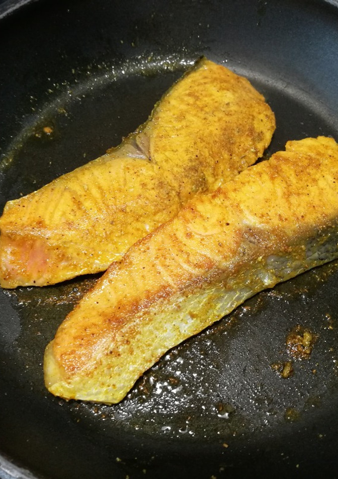 Una foto de Salmón al curry estilo Rosa