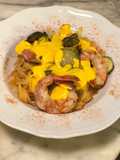 Tagliatelle con zucchine e gamberoni code e crema di zafferano