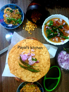 દાલ પકવાન (Dal Pakwan Recipe In Gujarati) રેસીપી મુખ્ય ફોટો