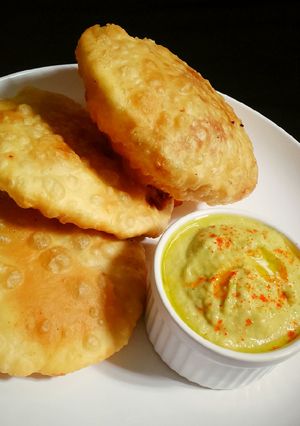 A picture of Dalpuri with hummus.