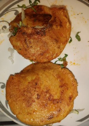 Una foto de Gorditas rellenas de carne de res en chile colorado