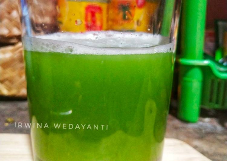 Bagaimana Menyiapkan Jus Celery / seledri yang Enak