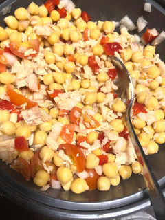 Una foto de Ensalada de garbanzos