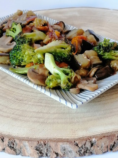 Una foto de Verduras al ajillo