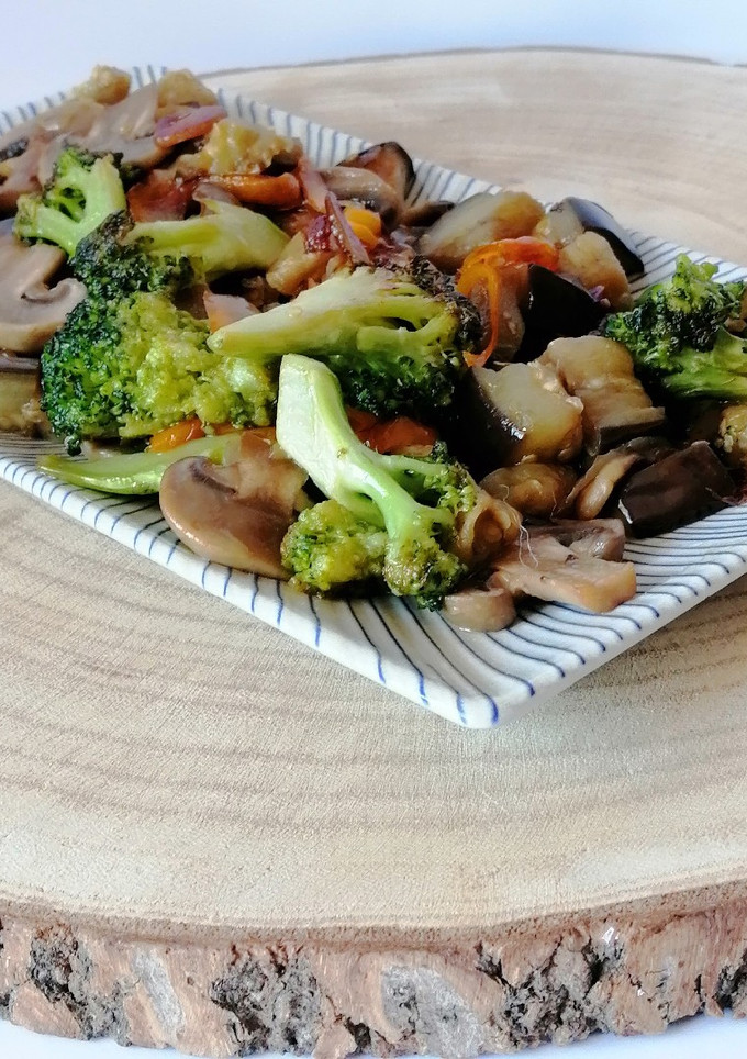 Una foto de Verduras al ajillo