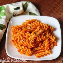A picture of Red sauce pasta.