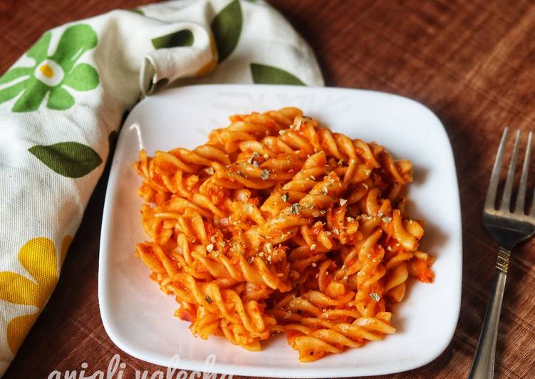 Red sauce pasta