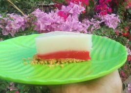 White Chocolate Jelly Cake